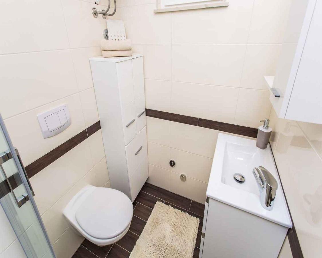 Apartment In Vrbnik/Insel Krk 36873 Zewnętrze zdjęcie