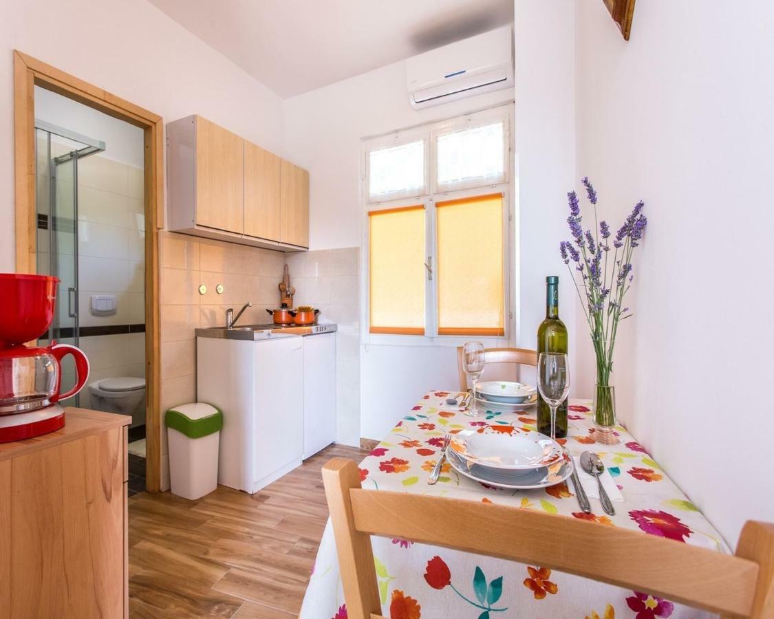 Apartment In Vrbnik/Insel Krk 36873 Zewnętrze zdjęcie